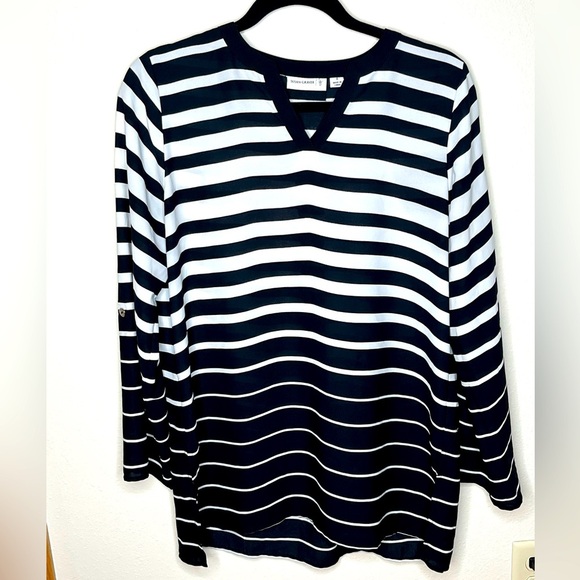 Susan Graver Weekend Black and White Striped Top size 8 , this brand fits big. - Picture 1 of 8
